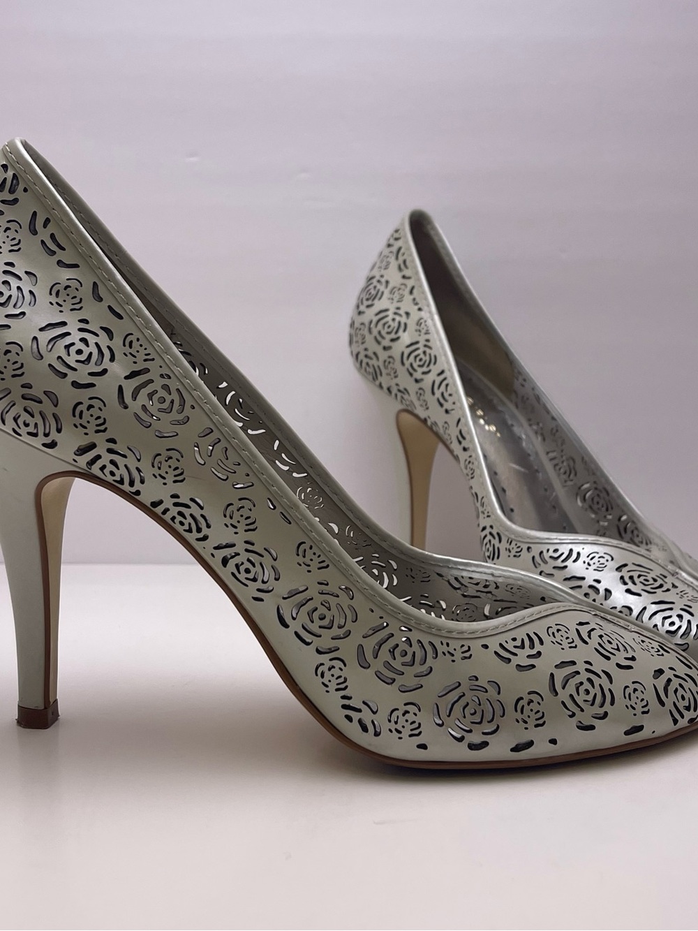 BCBGirls Leather Romantic Floral Cut-Out Peep Toe Stiletto Slip On Pump 8.5M